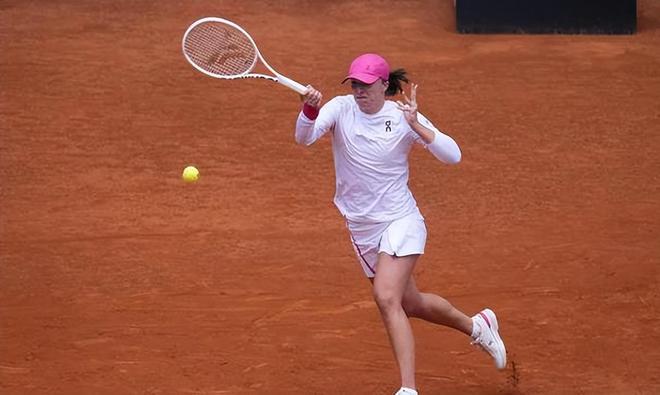 中展现出极 中展现出极