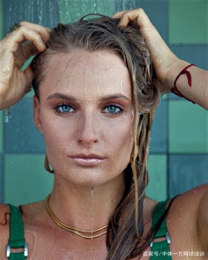 新人更易在 新人更易在